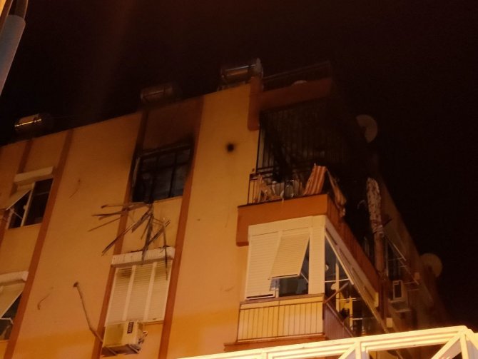 Antalya’da Alevlere Teslim Olan Evde 2 Çocuk Mahsur Kaldı