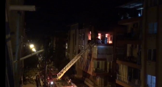 Antalya’da Alevlere Teslim Olan Evde 2 Çocuk Mahsur Kaldı