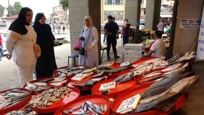 Arap Turistlerin Balığa Olan İlgisi Trabzonlu Esnafı Şaşırttı