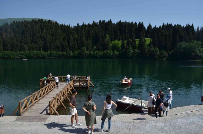 Şavşat Karagöl Hafta Sonu Ziyaretçi Akınına Uğradı