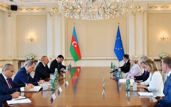 Azerbaycan Cumhurbaşkanı Aliyev, Ab Komisyonu Başkanı Leyen’i Kabul Etti