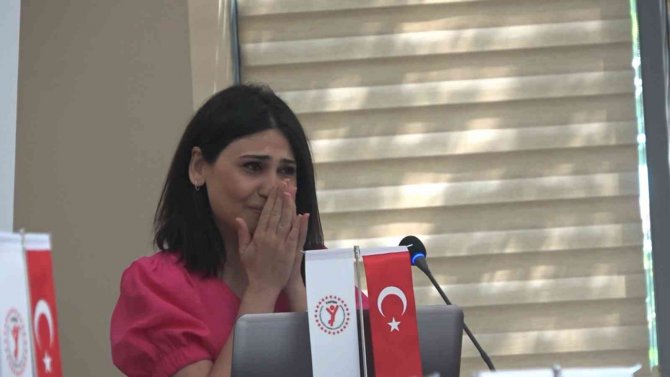 Azerbaycanlı Gazeteci Karabağ’ın Geri Alındığı İçin Gözyaşları İçinde Teşekkür Etti