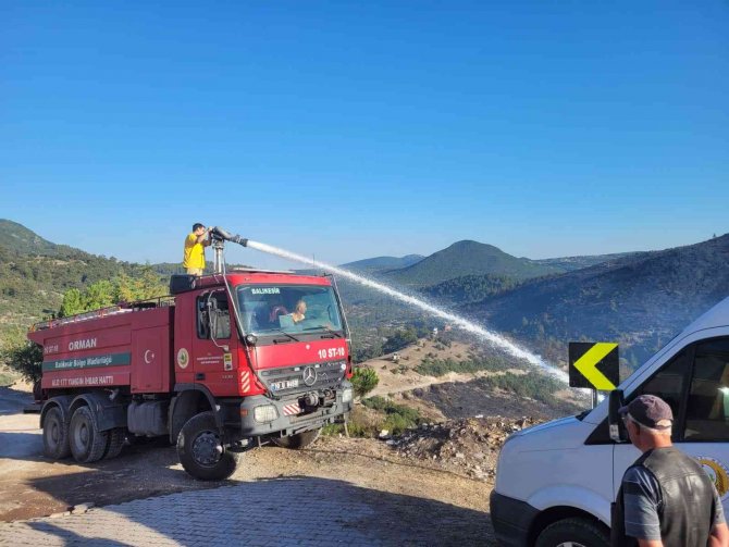 Yanan Orman Alanları Havadan Görüntülendi