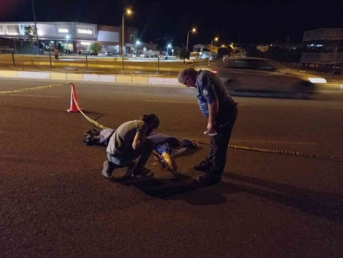Karşıdan Karşıya Geçerken İki Otomobilin Çarptığı Yaya Öldü