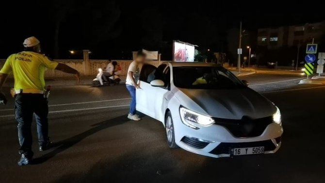 Bursa’da Hareketli Gece, 16 Yaşındaki Sürücü, Havaya Ateş Açarak Durduruldu, O Anlar Kamerada