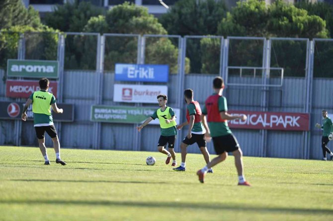 Bursasporlu Futbolcular Forma Savaşı Veriyor