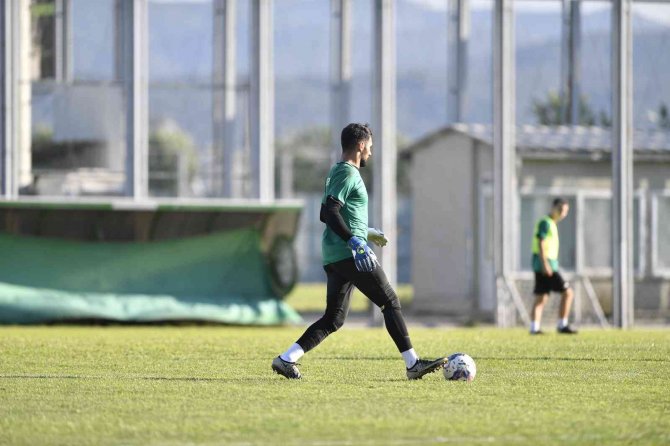 Bursasporlu Futbolcular Forma Savaşı Veriyor