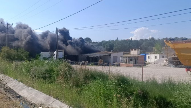 Çanakkale’de Lastik Tamircisi Yangını