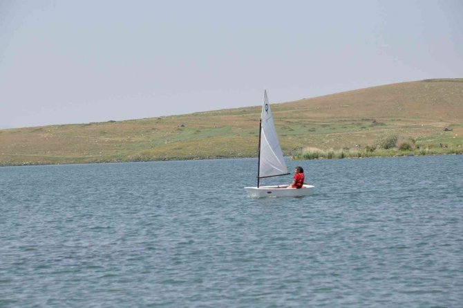 Çıldır Gölü, Ege Ve Akdeniz Sahillerini Aratmıyor