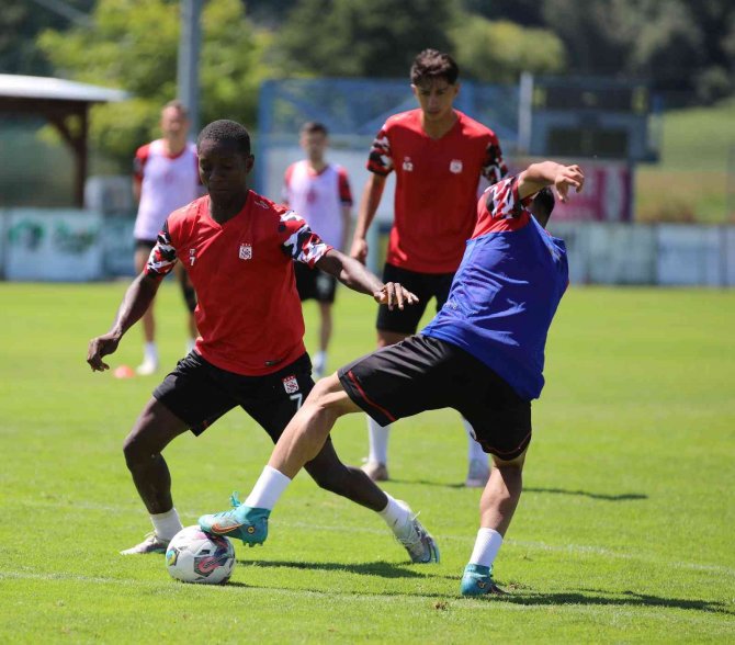 Sivasspor Günün İlk Antrenmanını Yaptı