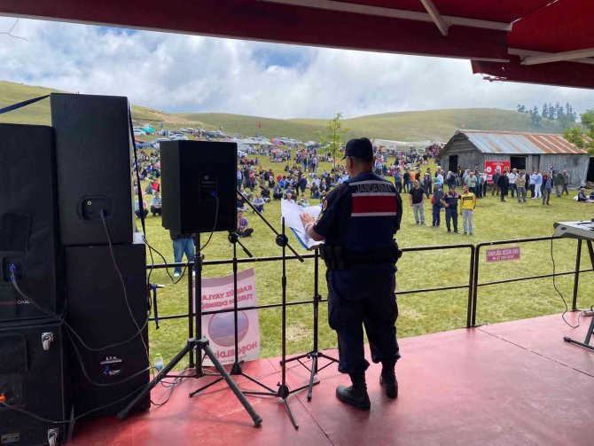 Jandarmadan Yayla Şenliğinde Erkeklere Eğitim