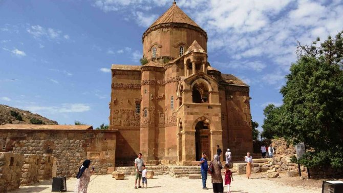 İ̇ranlı Kadın Kuaförleri Önce Eğitim Aldı Sonra Tarihi Yerleri Gezdi