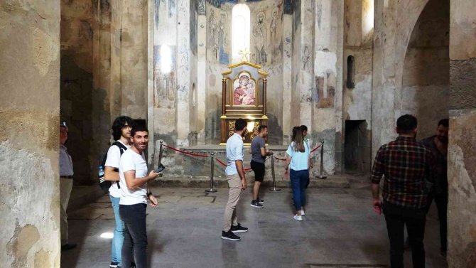 İ̇ranlı Kadın Kuaförleri Önce Eğitim Aldı Sonra Tarihi Yerleri Gezdi