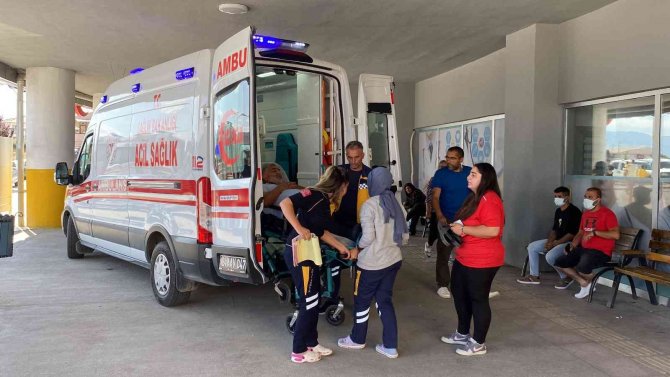 Erzincan’da İki Tır Çarpıştı: 2 Yaralı