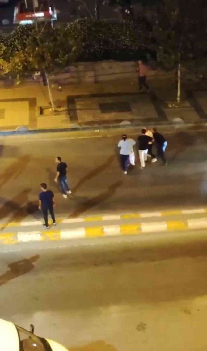 Esenyurt’ta Hızlı Gidiyor Diye Ambulans Şoförüne Küfretti, Ortalık Karıştı