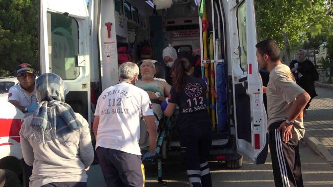 Gelin Almada Verilen Paranın Beğenilmemesiyle Başlayan Kavga Düğünde Devam Etti: 1’i Ağır 8 Yaralı