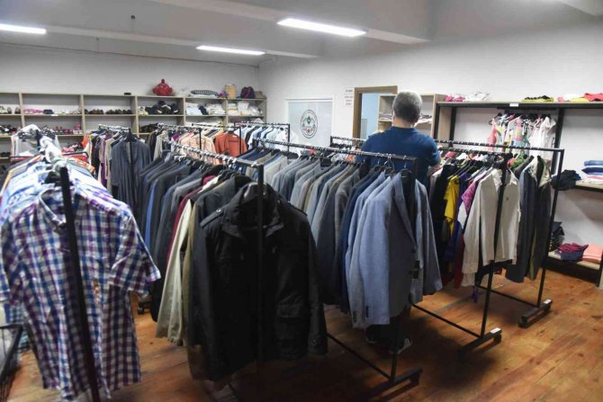 Giresun Belediyesi Sosyal Marketle Yüz Güldürüyor