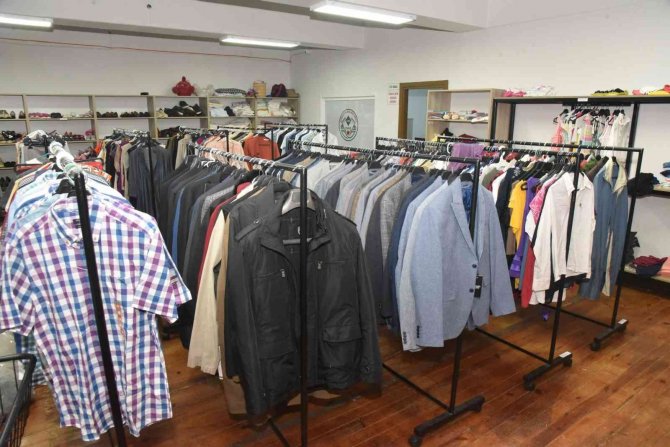 Giresun Belediyesi Sosyal Marketle Yüz Güldürüyor