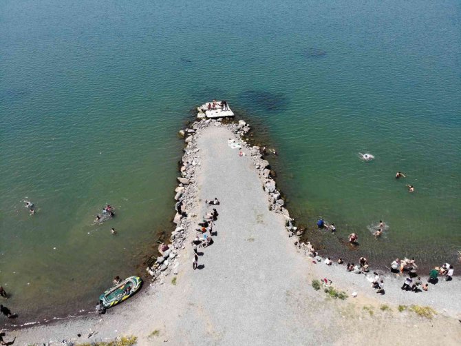 Çıldır Gölü, Ege Ve Akdeniz Sahillerini Aratmıyor