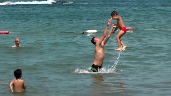 Deniz Ve Havuz Sonrası Kurulanmayan Kulaklar Tatili Zehir Edebiliyor