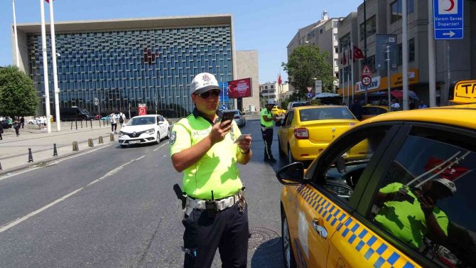 Taksim’de Ticari Taksilere Yönelik Denetim