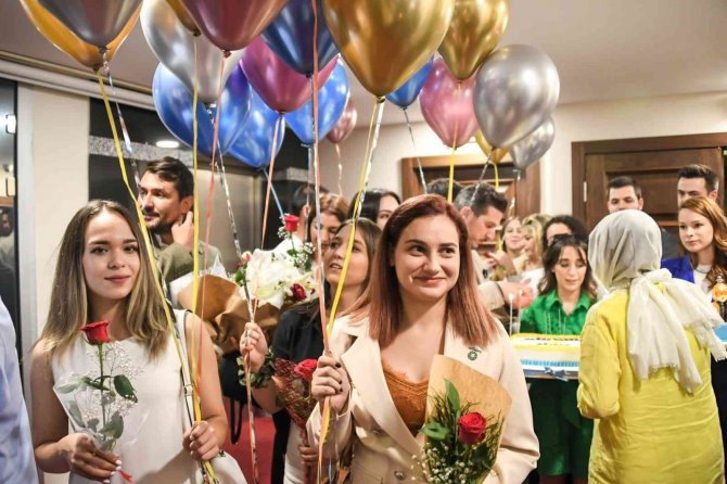 İ̇yi̇ Parti Lideri Akşener’e Doğum Günü Sürprizi