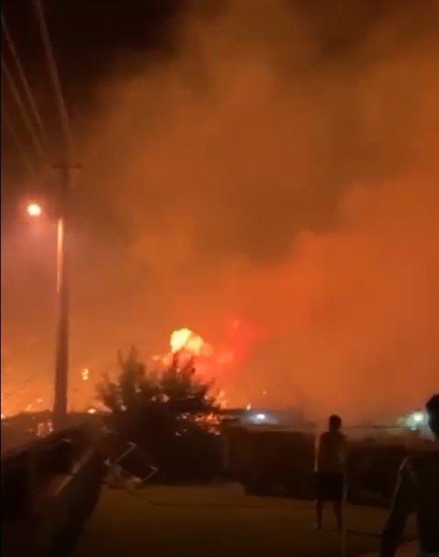 İ̇zmir’de Evlere Yakın Noktada Yangın
