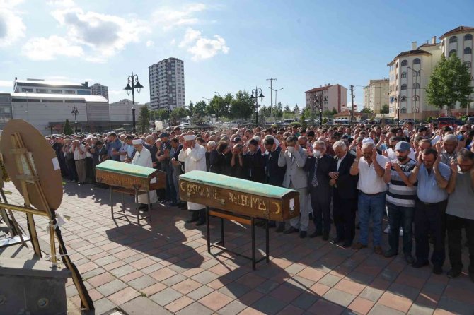 Kastamonu’daki Feci Kazada Ölen Amca Ve Yeğeni Toprağa Verildi