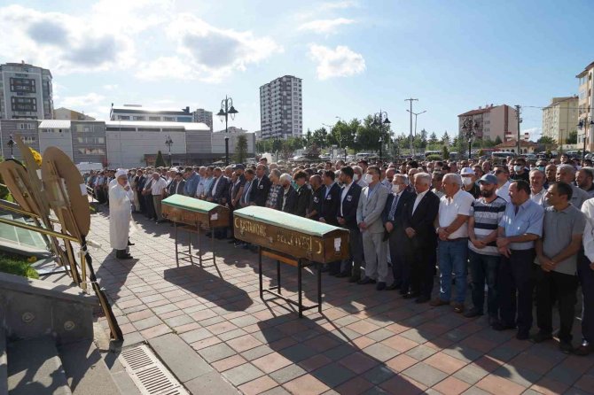 Kastamonu’daki Feci Kazada Ölen Amca Ve Yeğeni Toprağa Verildi