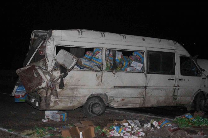 Kilis’te Gıda Yüklü Minibüs Devrilmesi Sonucu Karayolu Trafiğe Kapandı