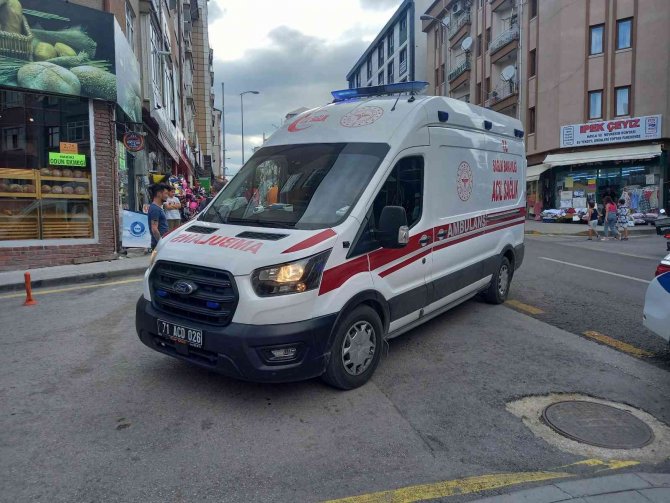 Motosikletin Çarptığı Yaşlı Kadın Yaralandı