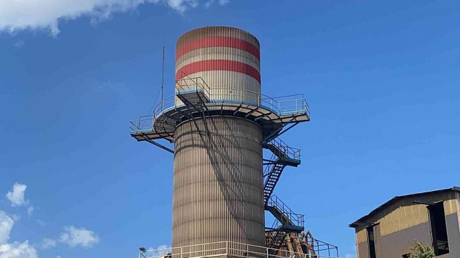 Fabrikanın Bacasından Çıkan Duman İsyan Ettirdi