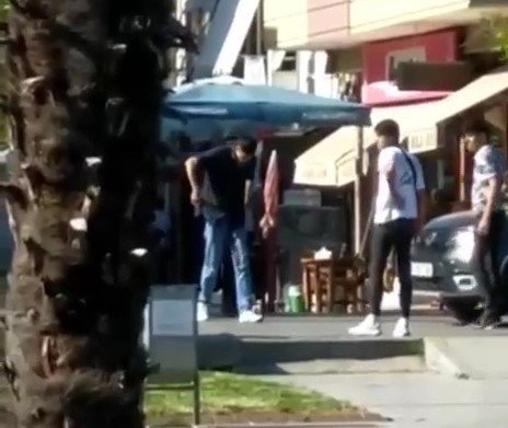 Parkta Otururken Silahlı Saldırıya Uğrayan Baba Ve Oğlu Yaralandı