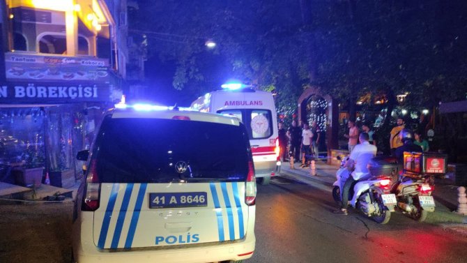 Nargile Şişesiyle Kızının Kafasına Vurdu