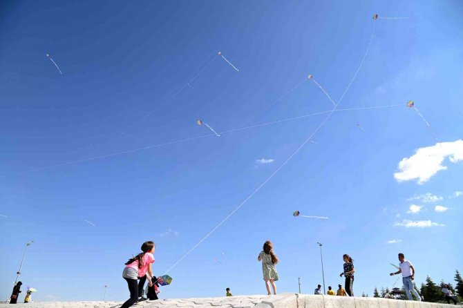 Selçuklu Seyir Tepesi’nde Uçurtma Şenliği