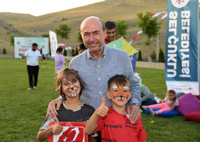 Selçuklu Seyir Tepesi’nde Uçurtma Şenliği