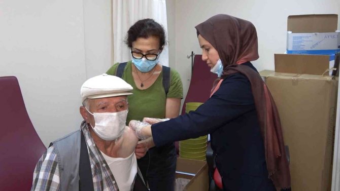 Vakalar Arttı, Aşı Randevuları Açıldı