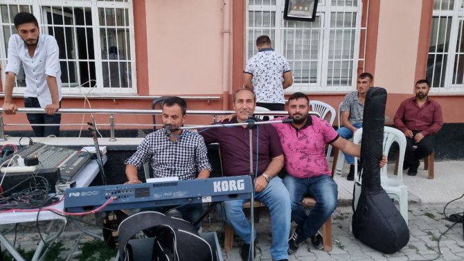 Fedakar Baba Kızının Düğün Hayalini Gerçekleştirdi