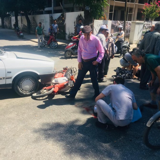 Manisa’da Otomobil Motosikletle Çarpıştı: 3 Yaralı