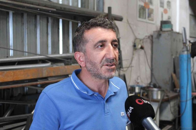 Dükkanına 5 Kez Hırsız Giren İş Yeri Sahibinin Bu Sefer De Aracını Çaldılar