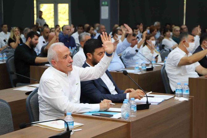 Gültak: "Deniz Kenti Mersin’de Su Sporları Bile Yok"