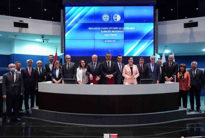 Milli Eğitim Bakanı Özer: “Artık Başarılı Öğrenciler Meslek Liselerini Tercih Etmeye Başladı”