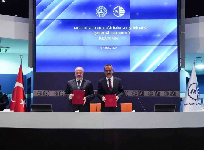 Milli Eğitim Bakanı Özer: “Artık Başarılı Öğrenciler Meslek Liselerini Tercih Etmeye Başladı”