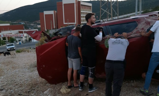 Hastane Yolunda Kaza; 2 Yaralı