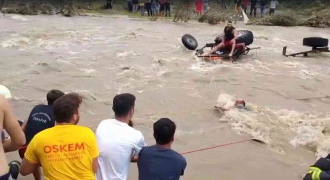 Ordu’da Derede Sürüklenen Traktörde Mahsur Kalan Sürücü Kurtarıldı