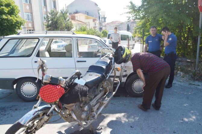 Otomobil İle Motosiklet Çarpıştı: 1 Yaralı