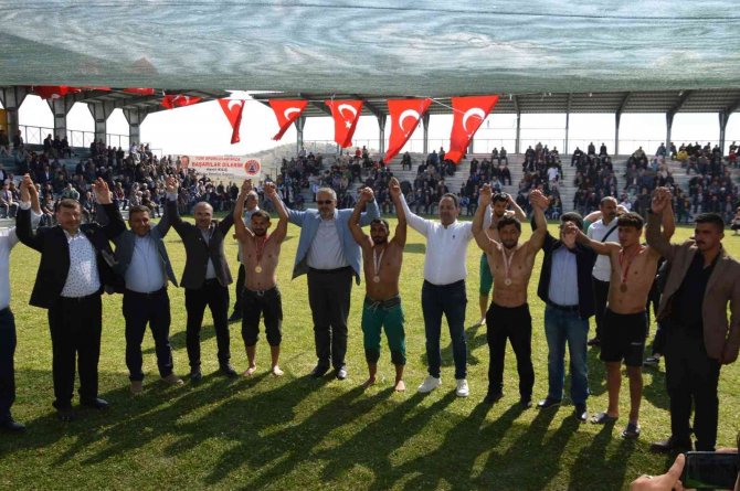 Bengü Güreşlerinde Başpehlivan Fatih Kambur
