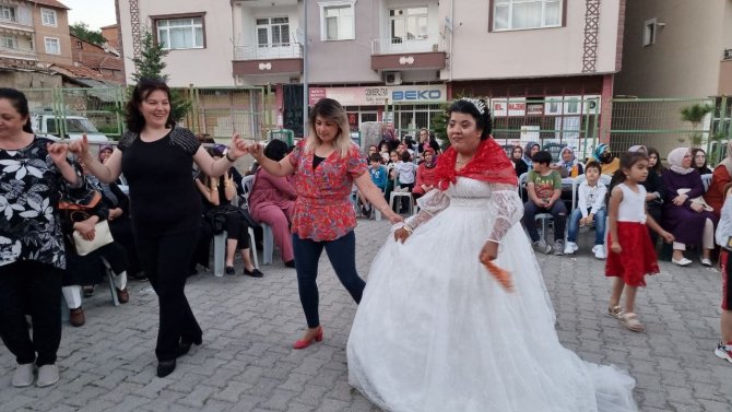 Fedakar Baba Kızının Düğün Hayalini Gerçekleştirdi