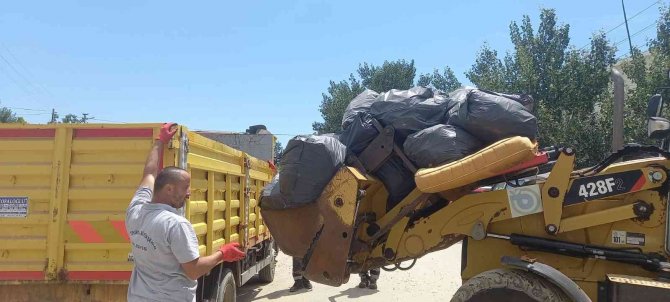 İ̇lçenin Nüfusu 1 Milyona Çıktı, Tatilcilerden Geriye Tonlarca Çöp Kaldı