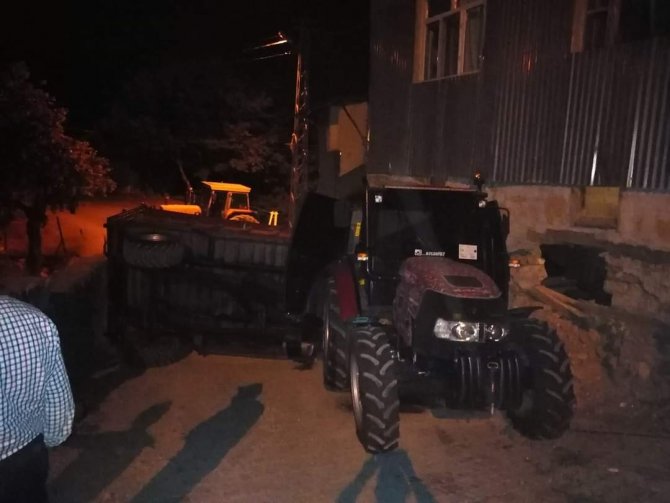 Devrilen Römork Duvara Çaptı